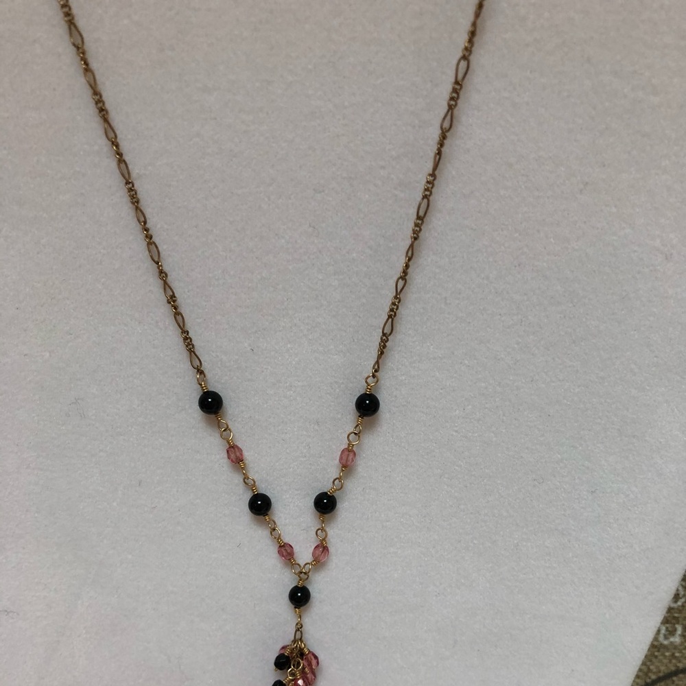 Vintage Petite Black and pink beaded necklace - Picture 2 of 5
